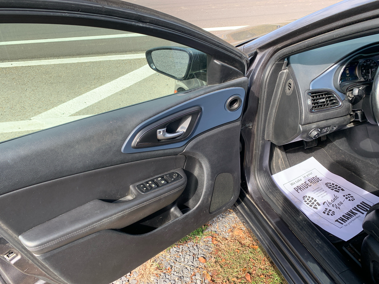 Chrysler 200 4dr Sdn S FWD 2016 Chrysler 200 4dr Sdn S FWD 2016