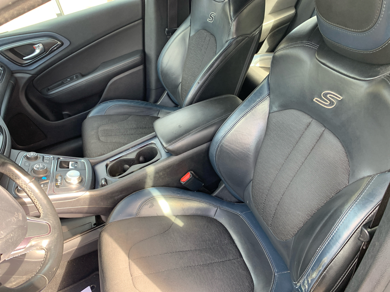 Chrysler 200 4dr Sdn S FWD 2016 Chrysler 200 4dr Sdn S FWD 2016