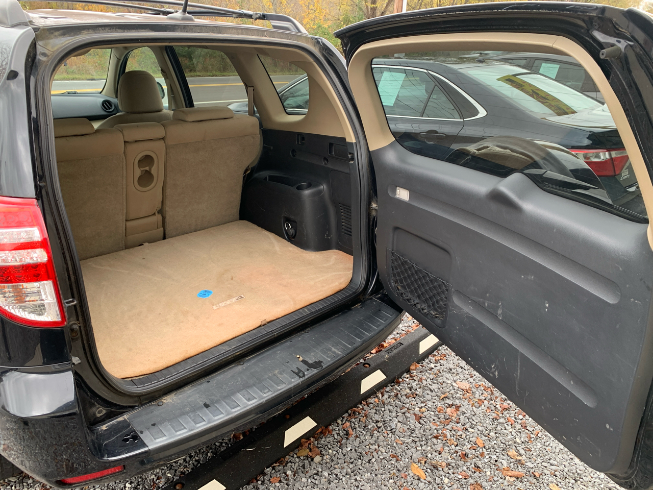 Toyota RAV4 4WD 4dr 4-cyl 4-Spd AT (Natl) 2011 Toyota RAV4 4WD 4dr 4-cyl 4-Spd AT (Natl) 2011