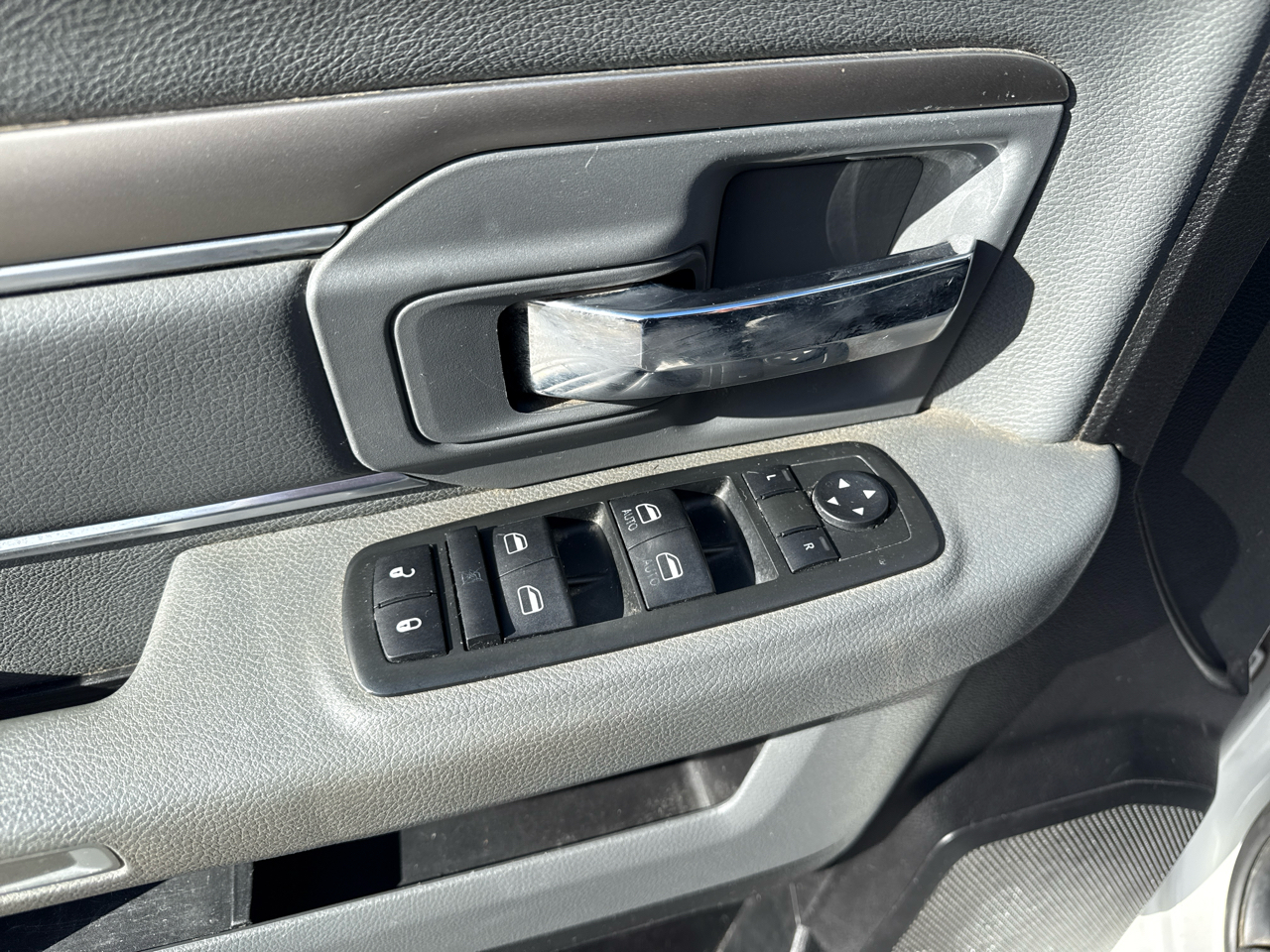 RAM 1500 4WD Quad Cab 140.5" SLT 2013