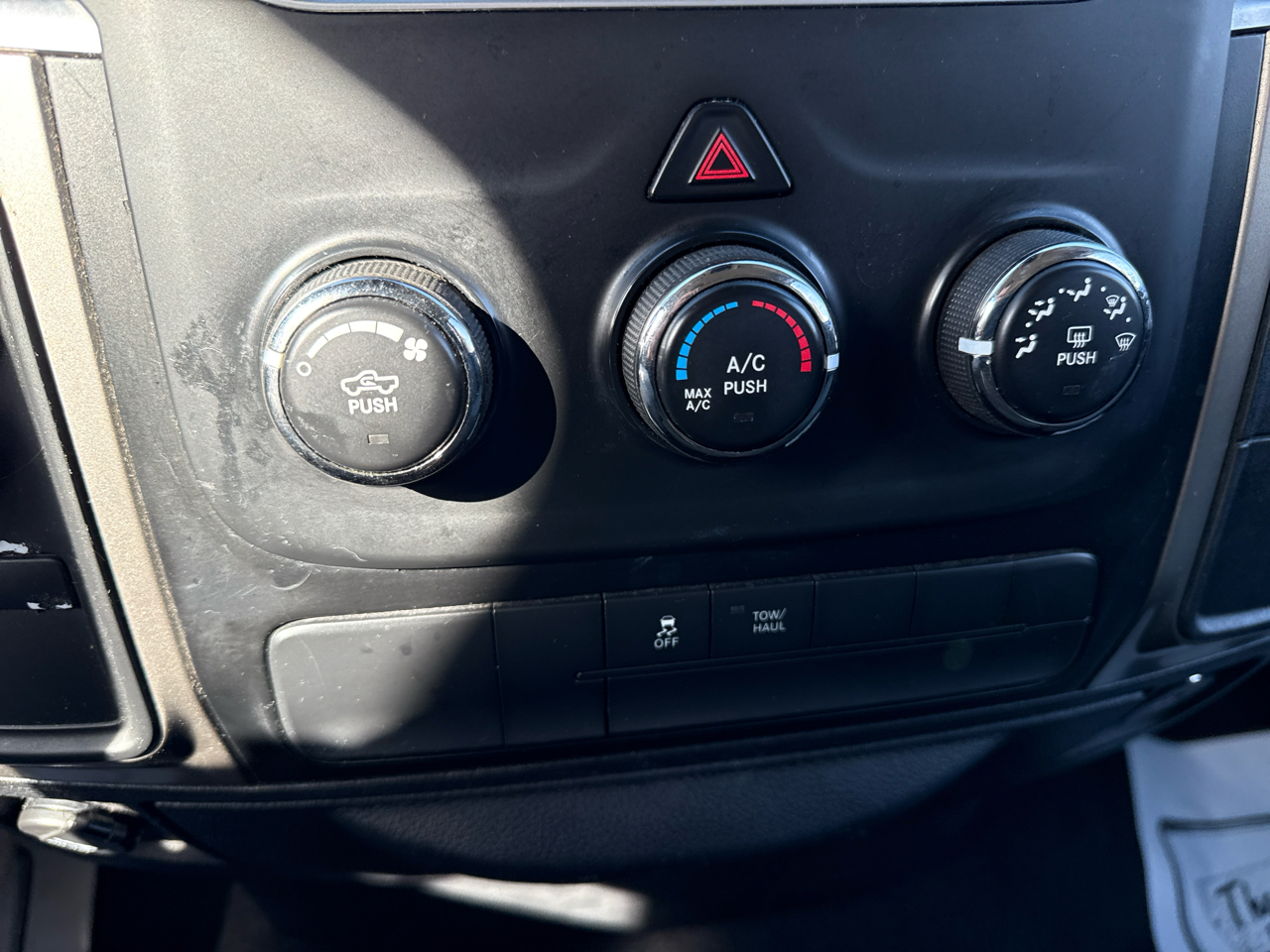 RAM 1500 4WD Quad Cab 140.5" SLT 2013