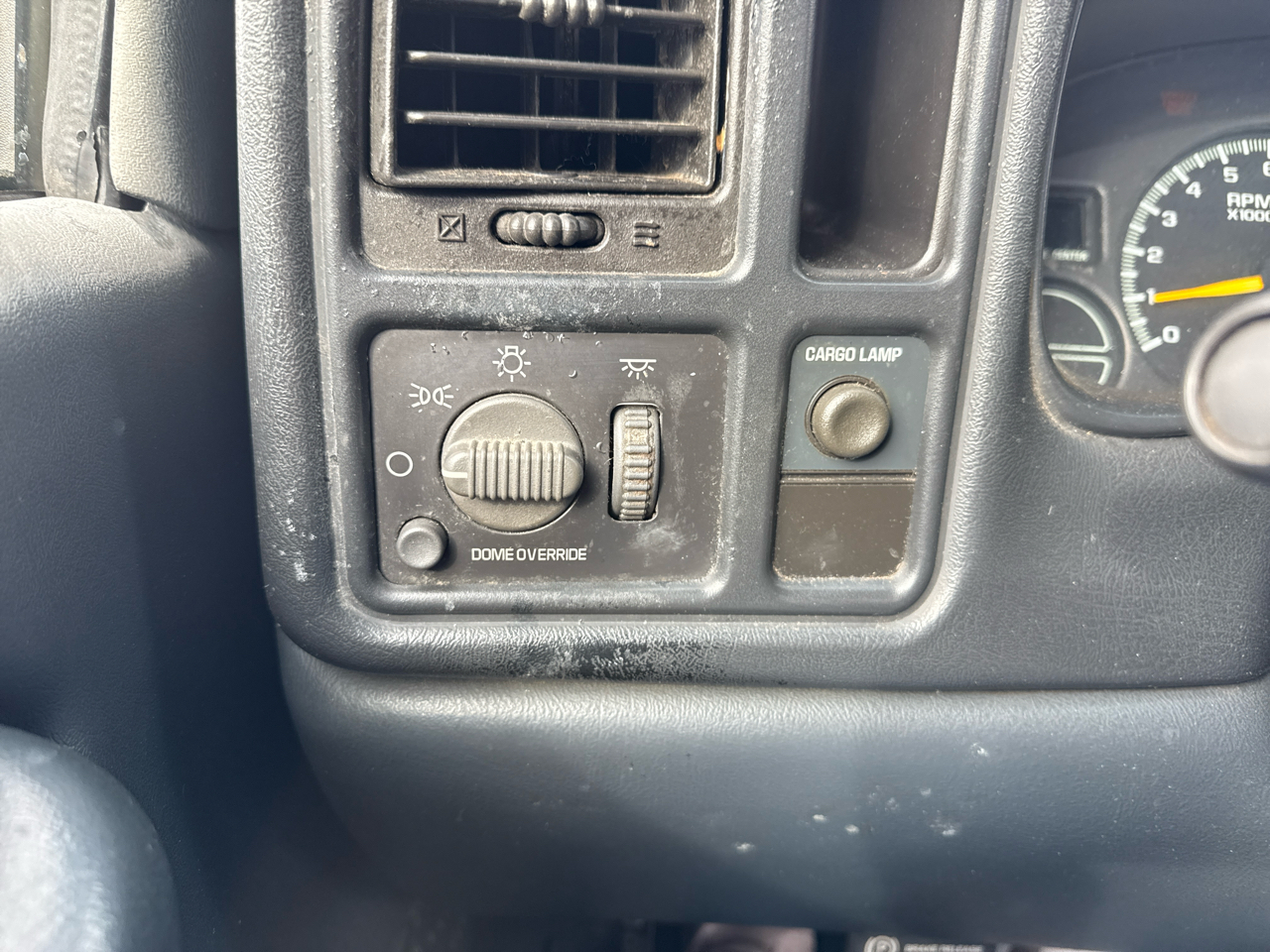 Chevrolet Silverado 1500 Reg Cab 119.0" WB 2000