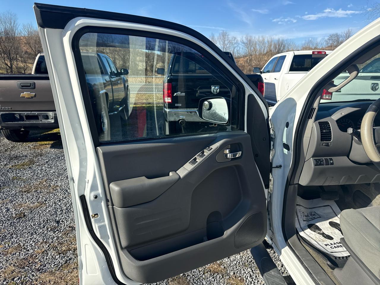 Nissan Frontier Crew Cab 4x2 SV V6 Auto 2017