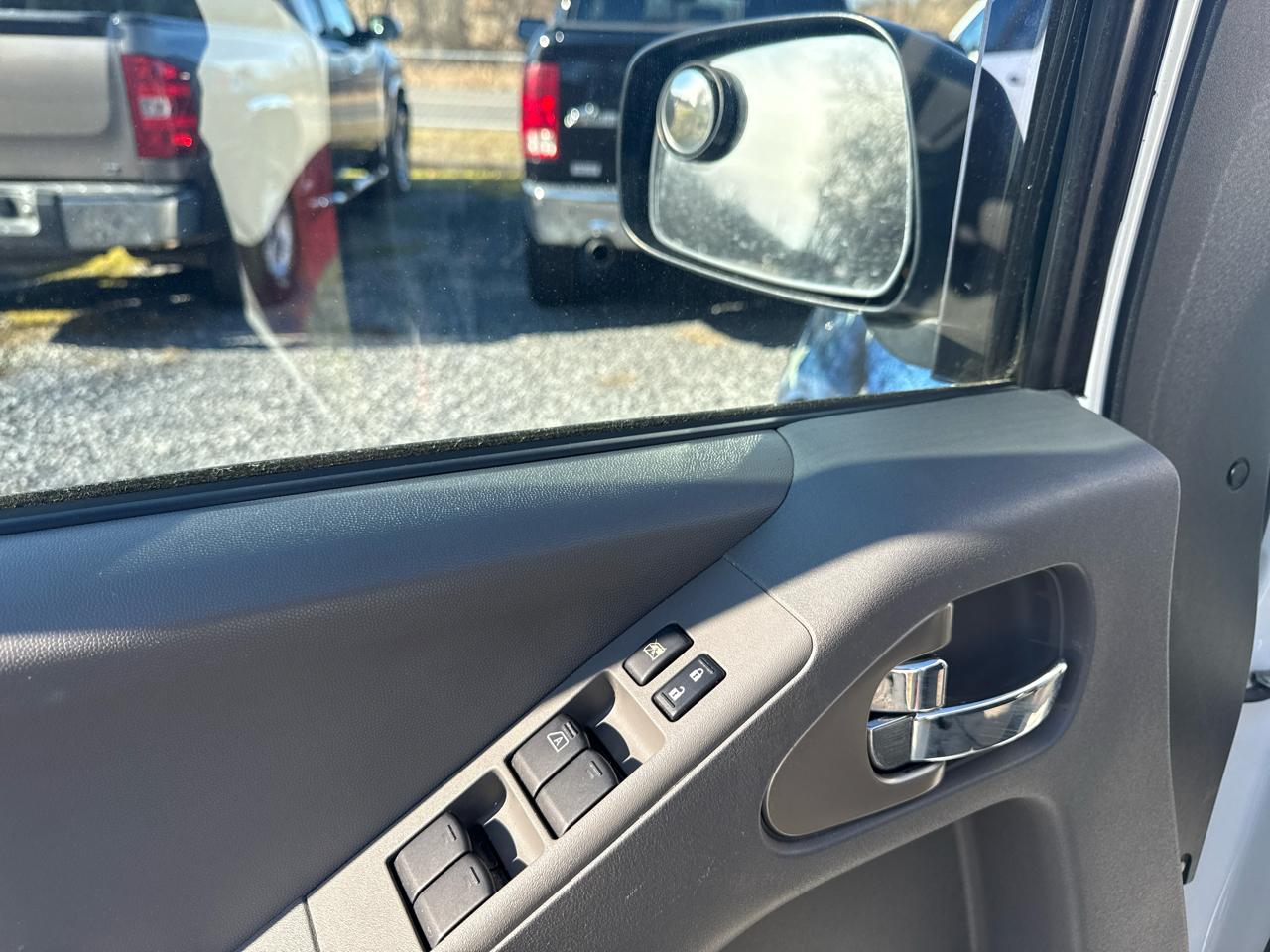 Nissan Frontier Crew Cab 4x2 SV V6 Auto 2017