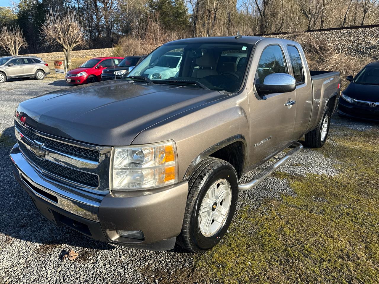 Chevrolet Silverado 1500 4WD Ext Cab 143.5" LT 2011