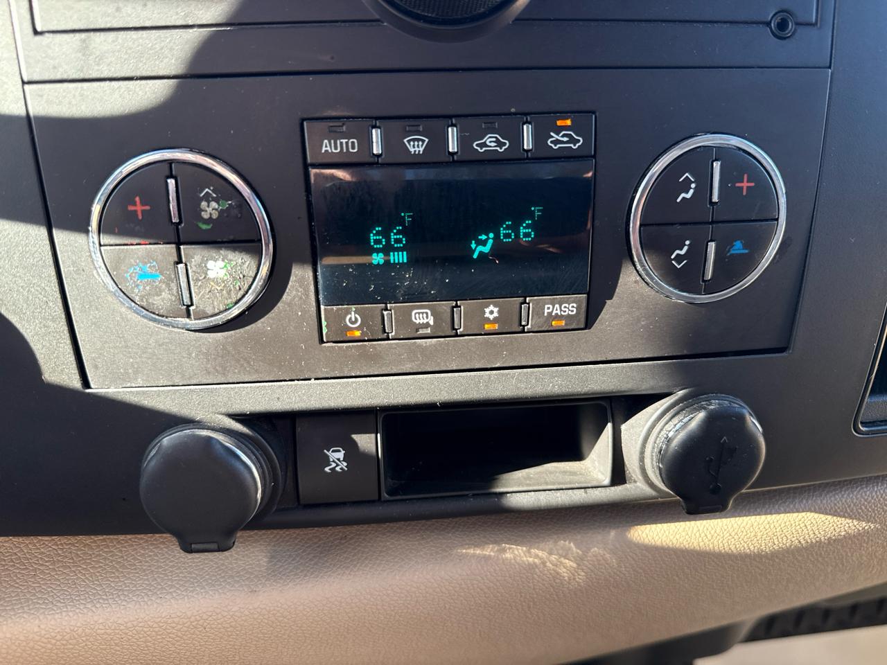 Chevrolet Silverado 1500 4WD Ext Cab 143.5" LT 2011