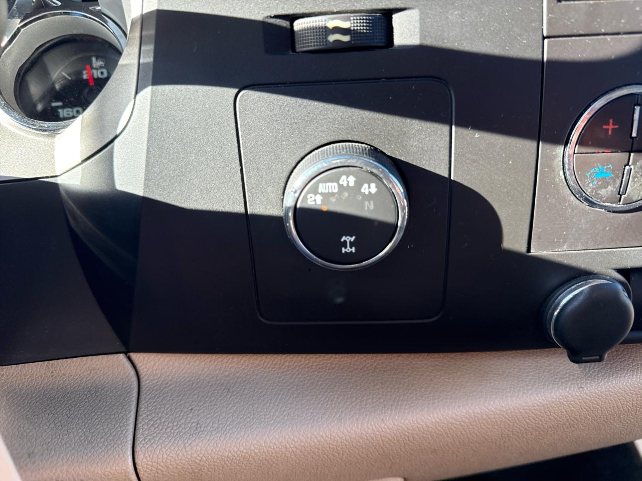 Chevrolet Silverado 1500 4WD Ext Cab 143.5" LT 2011