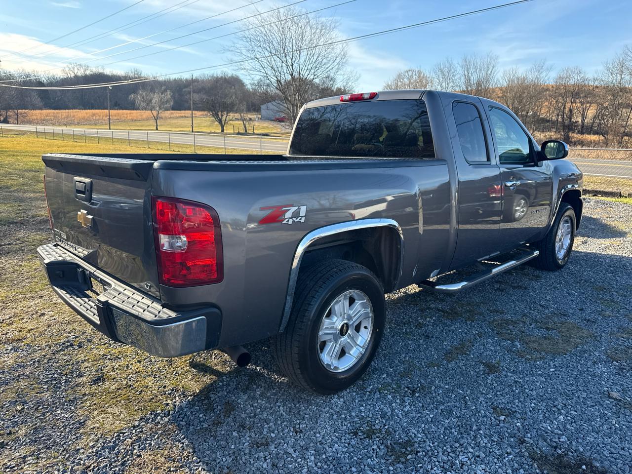 Chevrolet Silverado 1500 4WD Ext Cab 143.5" LT 2011