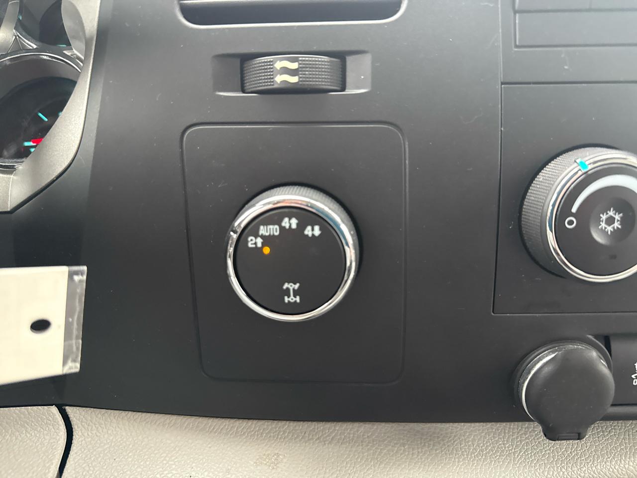 Chevrolet Silverado 1500 4WD Crew Cab 143.5" LT 2012