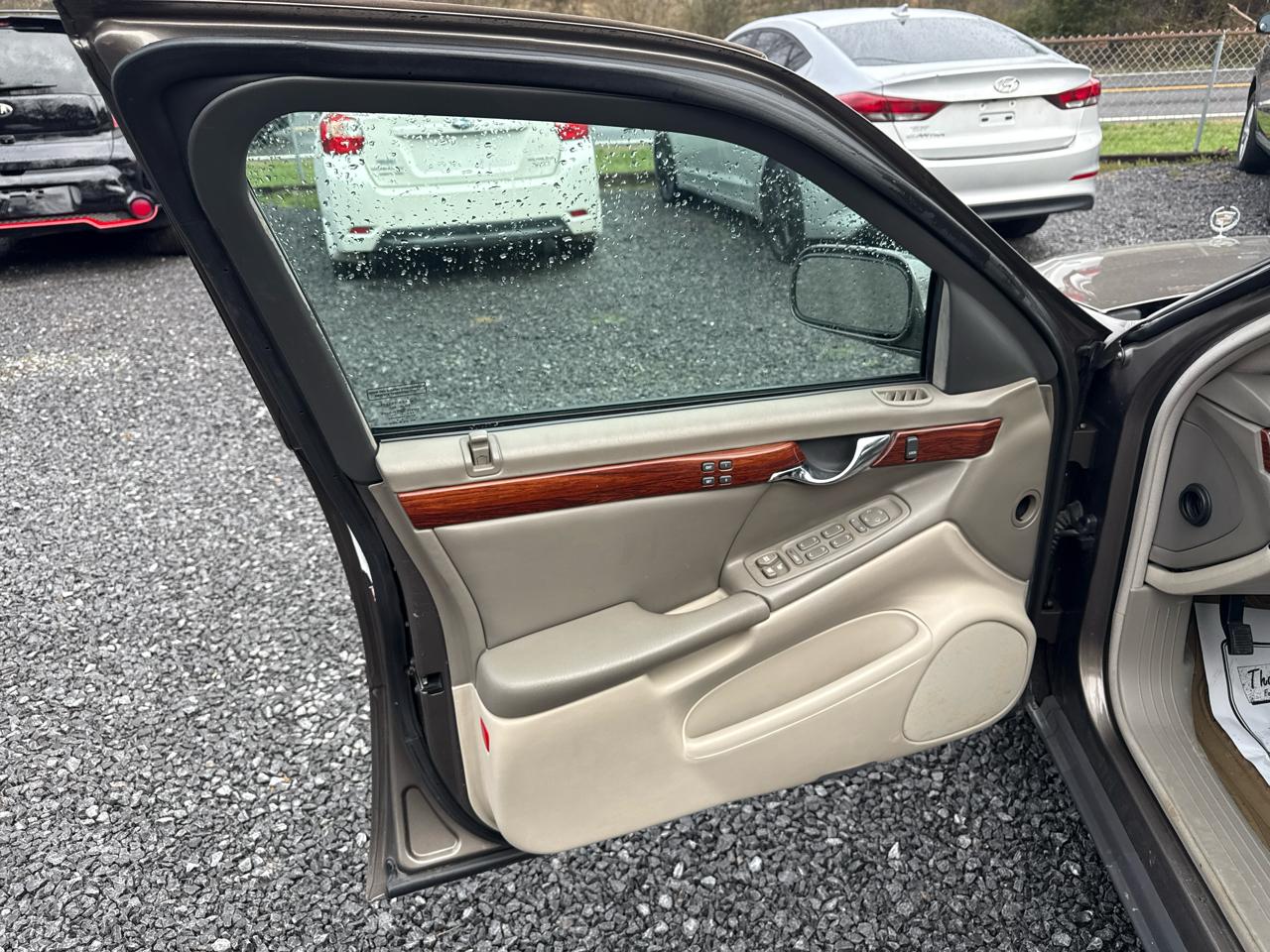 Cadillac DeVille 4dr Sdn 2002