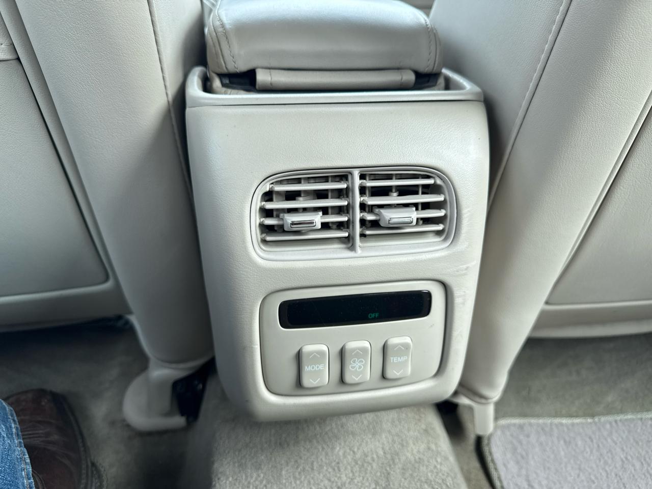 Cadillac DeVille 4dr Sdn 2002