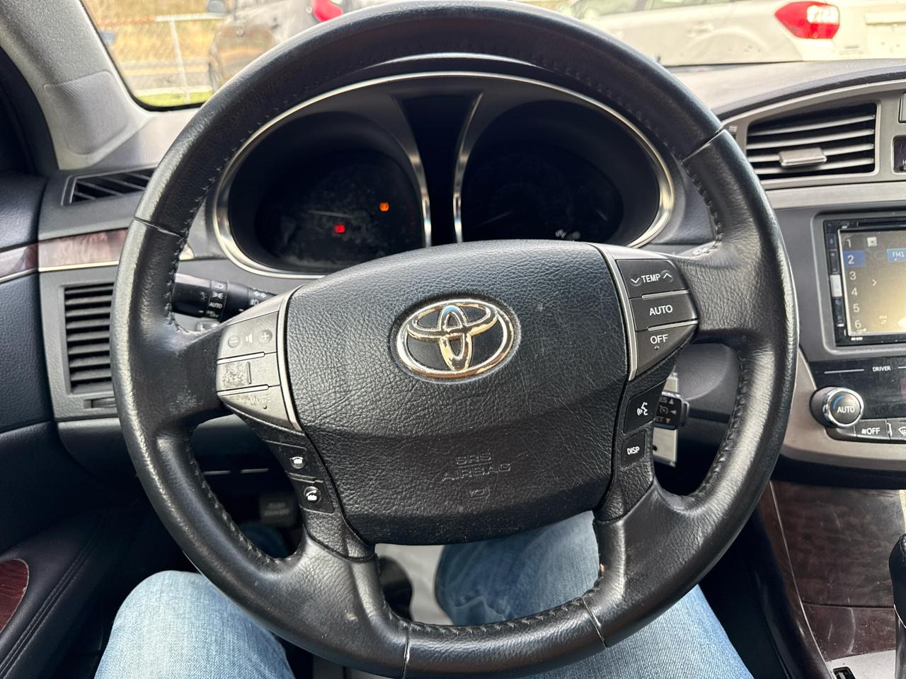 Toyota Avalon 4dr Sdn (Natl) 2012