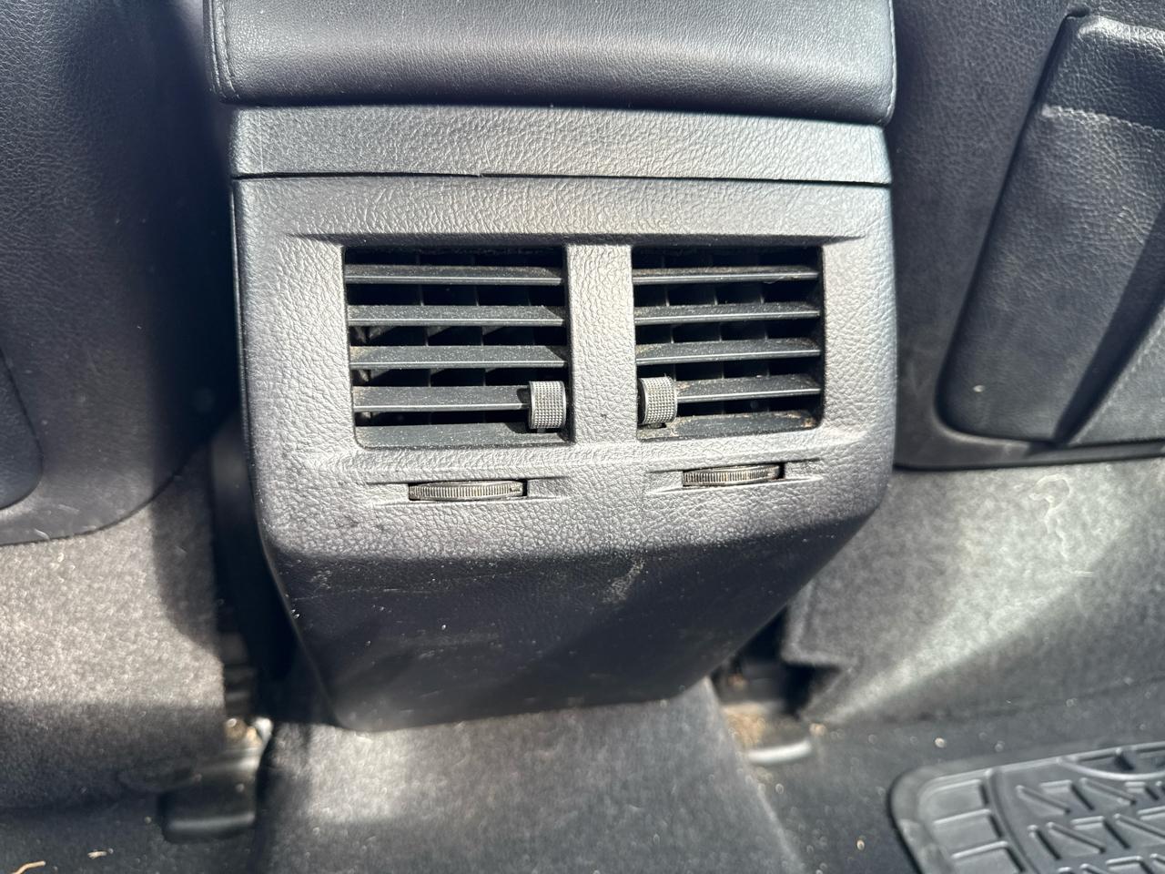 Toyota Avalon 4dr Sdn (Natl) 2012