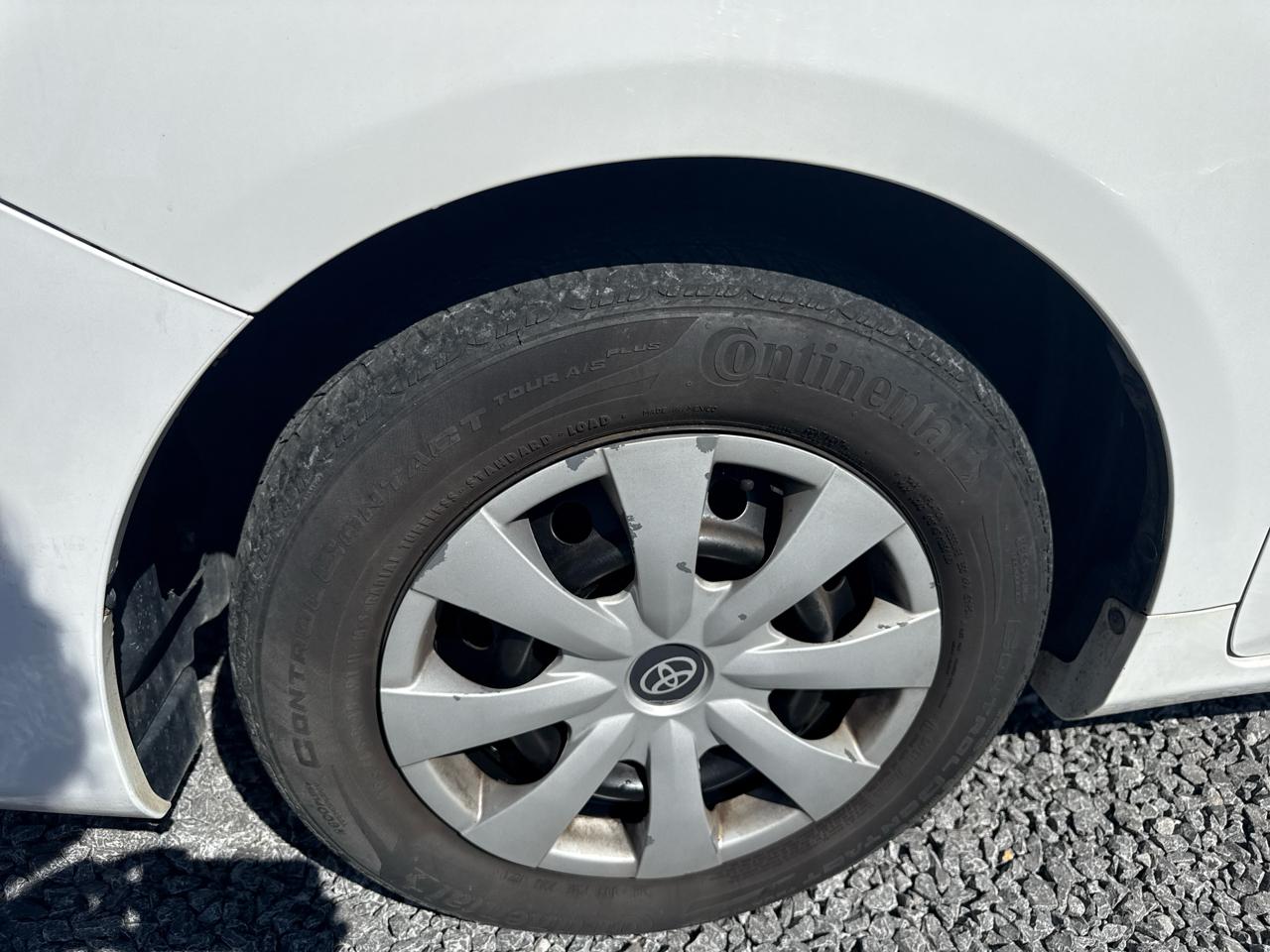 Toyota Corolla 4dr Sdn Auto LE (Natl) 2011