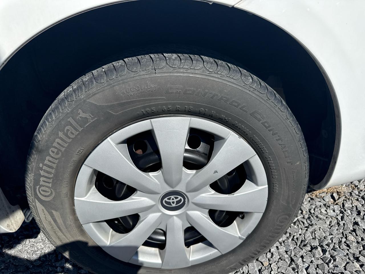 Toyota Corolla 4dr Sdn Auto LE (Natl) 2011