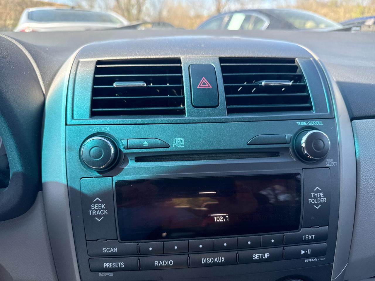 Toyota Corolla 4dr Sdn Auto LE (Natl) 2011