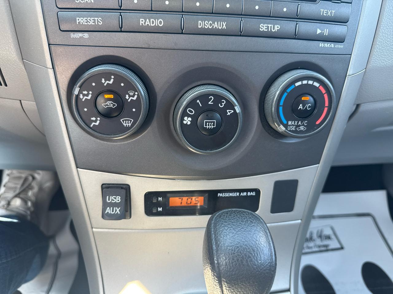 Toyota Corolla 4dr Sdn Auto LE (Natl) 2011