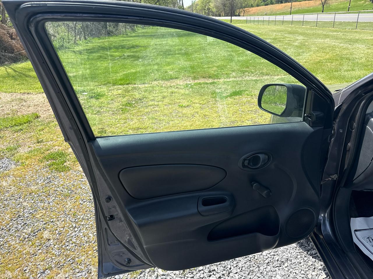 Nissan Versa 4dr Sdn CVT 1.6 S Plus 2015