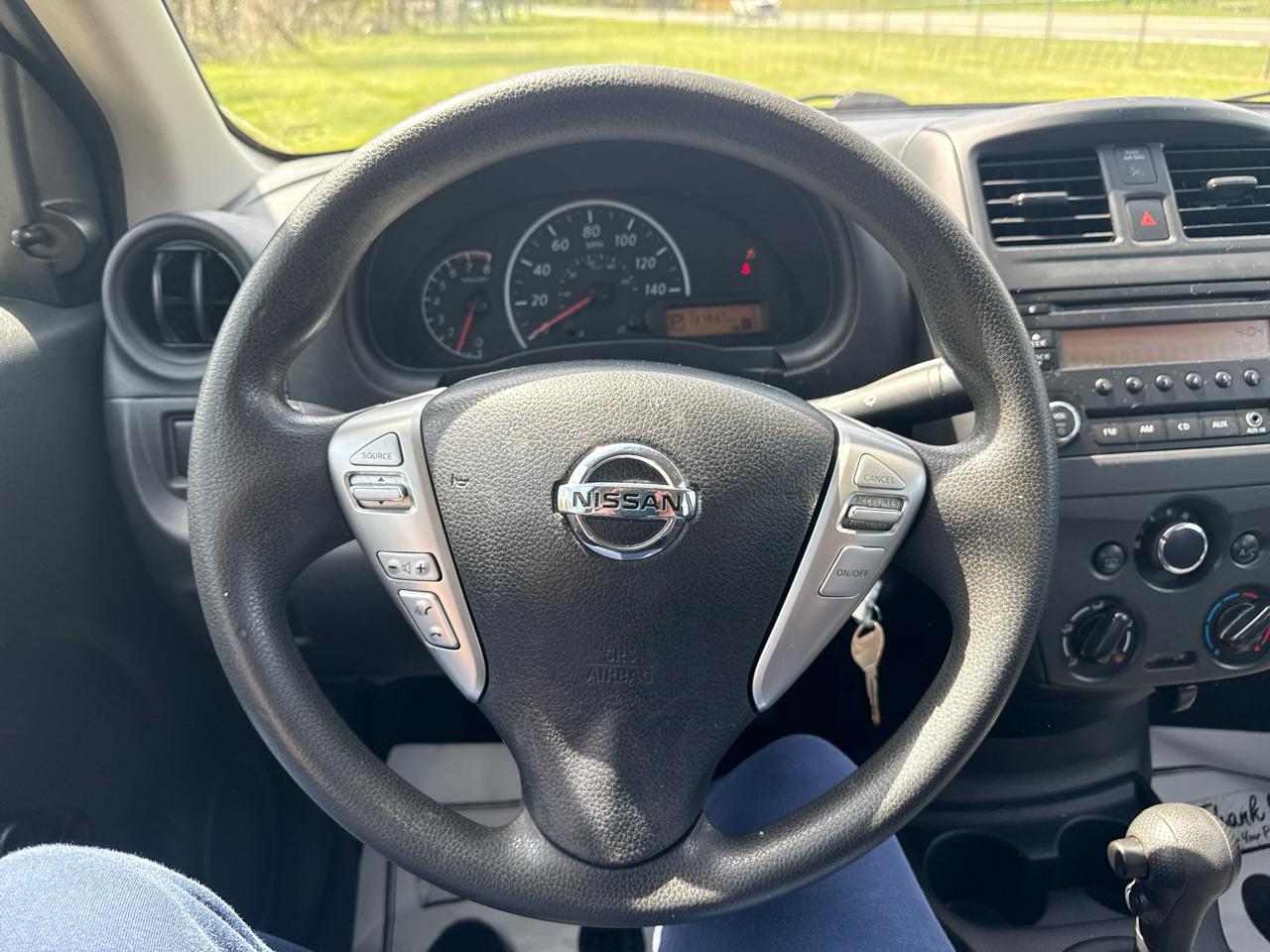 Nissan Versa 4dr Sdn CVT 1.6 S Plus 2015