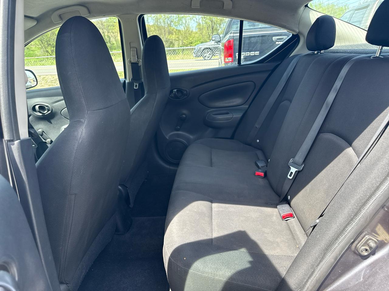 Nissan Versa 4dr Sdn CVT 1.6 S Plus 2015