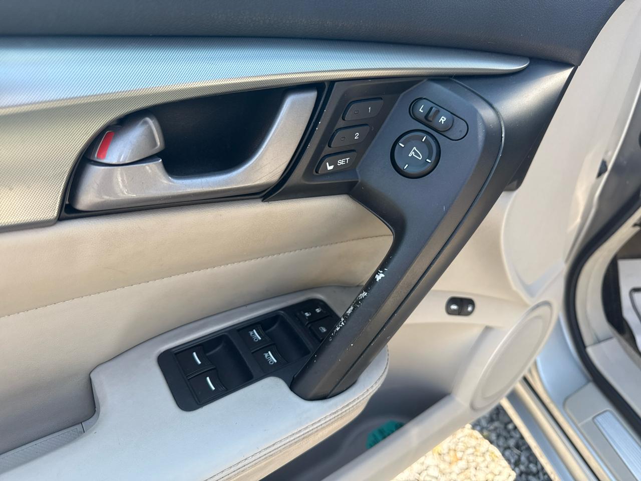 Acura TL 4dr Sdn 2WD Tech 2011