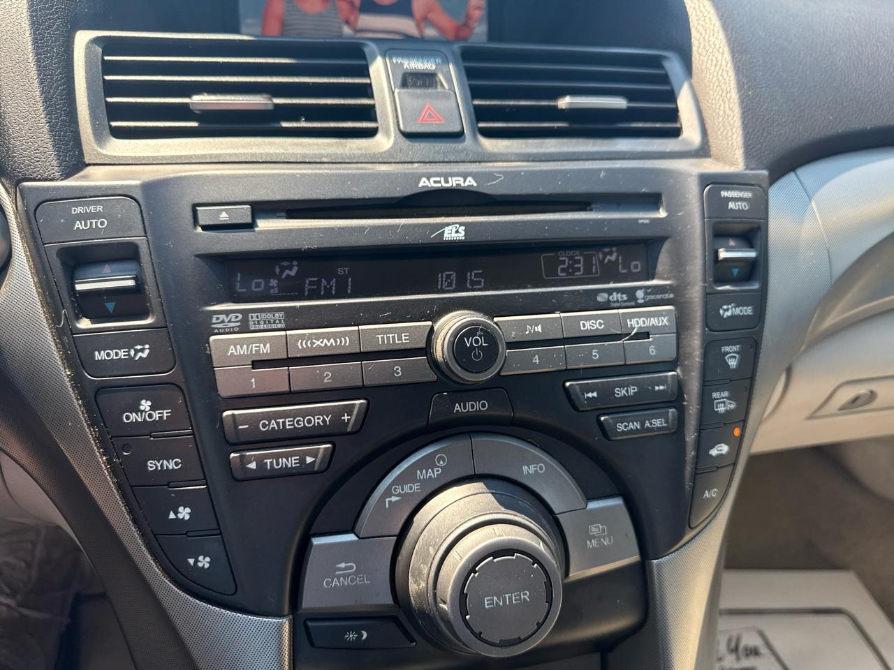 Acura TL 4dr Sdn 2WD Tech 2011