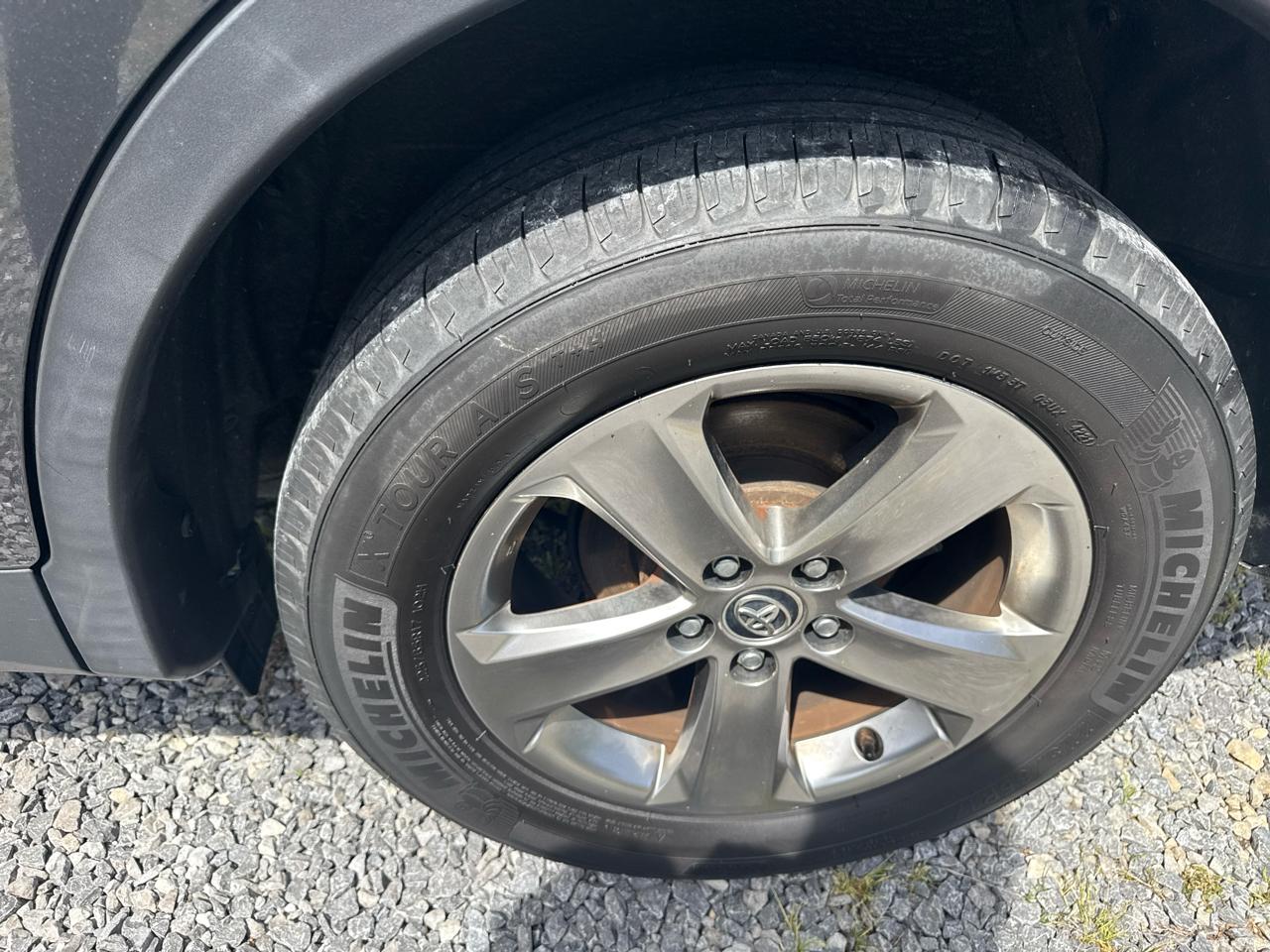 Toyota RAV4 AWD 4dr XLE (Natl) 2015