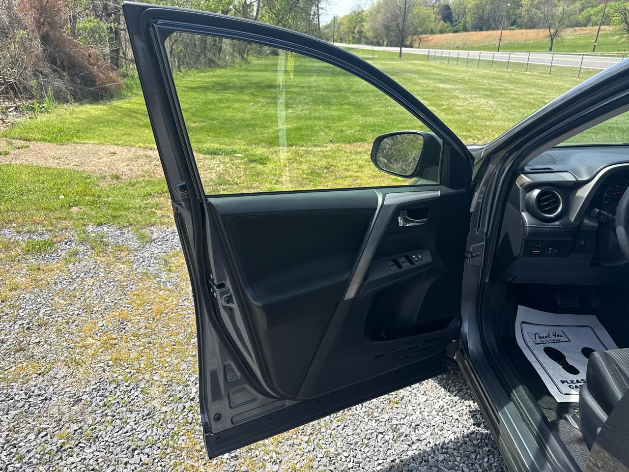 Toyota RAV4 AWD 4dr XLE (Natl) 2015