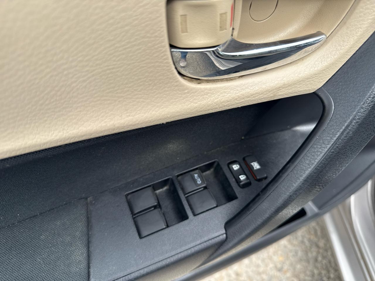 Toyota Corolla 4dr Sdn CVT LE Premium (Natl) 2014