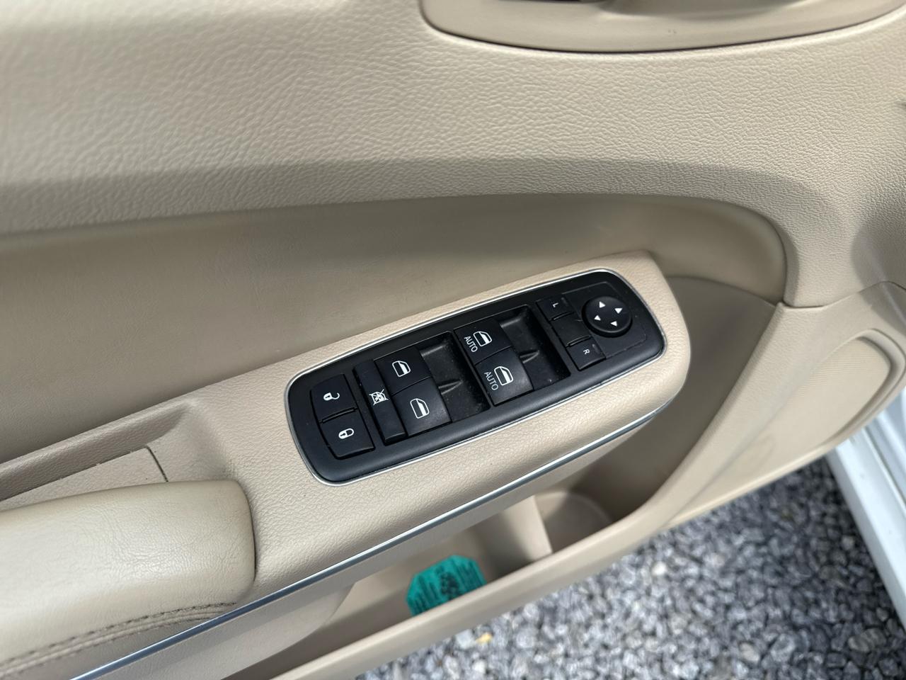 Chrysler 300 4dr Sdn RWD 2014