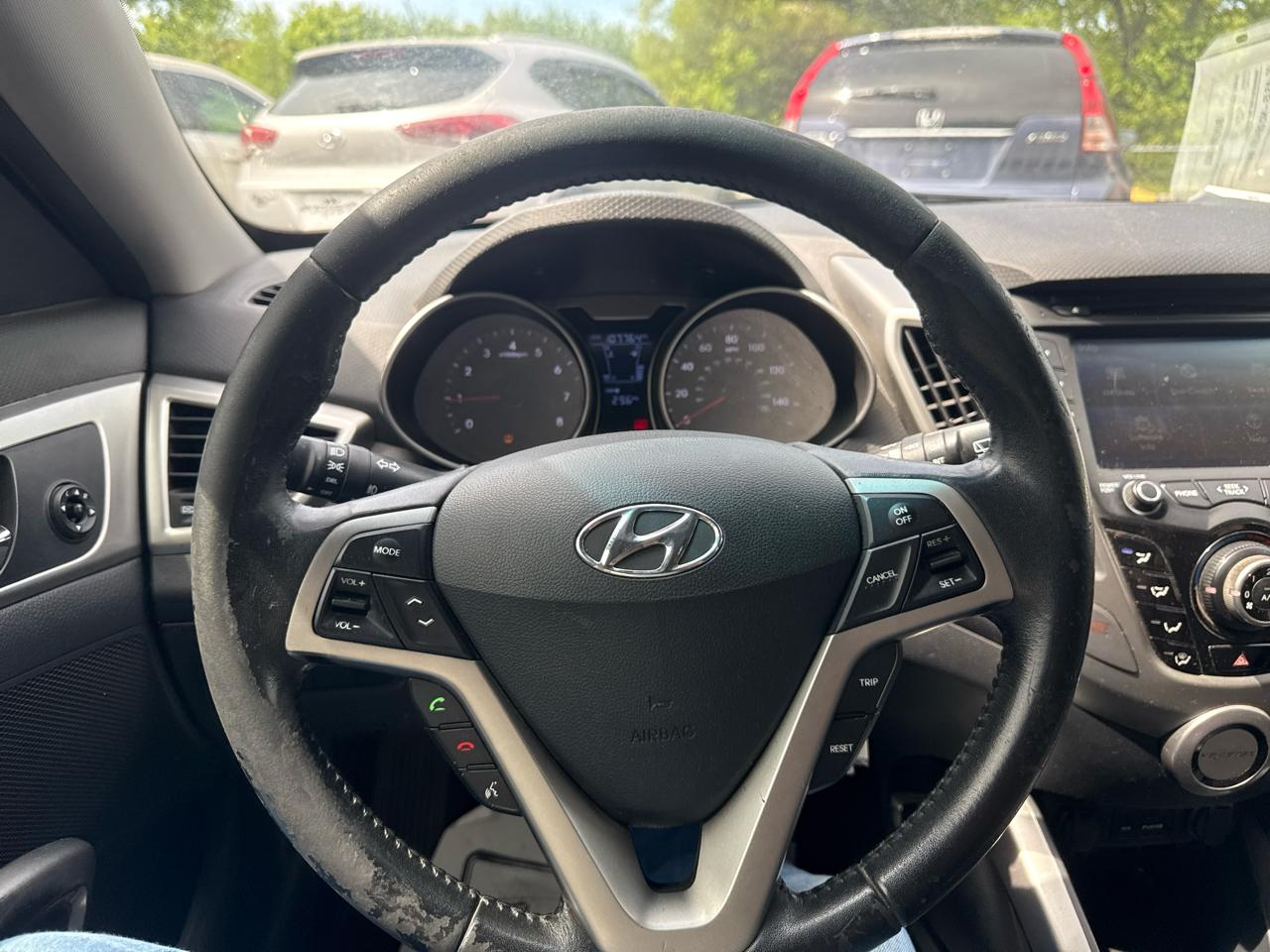 Hyundai Veloster 3dr Cpe Man w/Gray Int 2013
