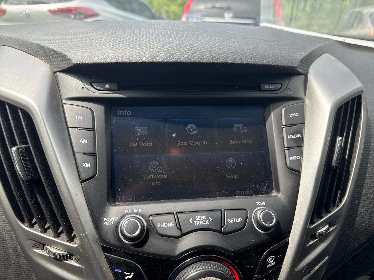 Hyundai Veloster 3dr Cpe Man w/Gray Int 2013
