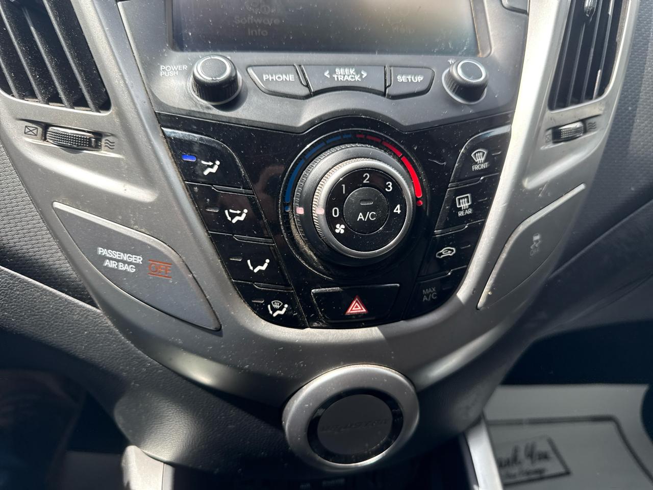 Hyundai Veloster 3dr Cpe Man w/Gray Int 2013