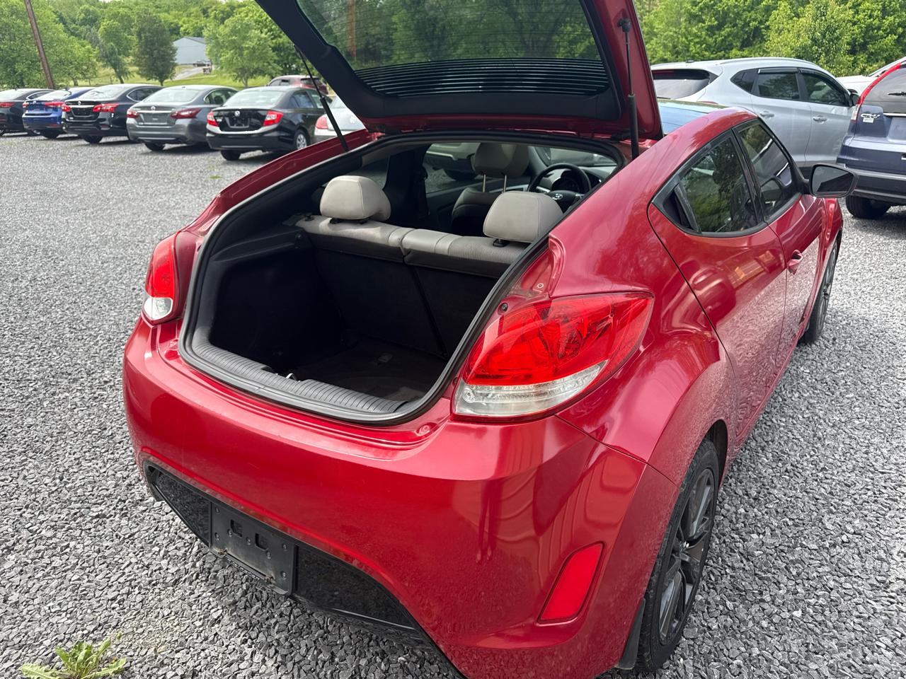 Hyundai Veloster 3dr Cpe Man w/Gray Int 2013