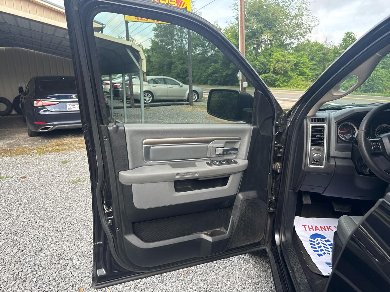 RAM 1500 SLT 4x2 Quad Cab 6'4" Box 2017