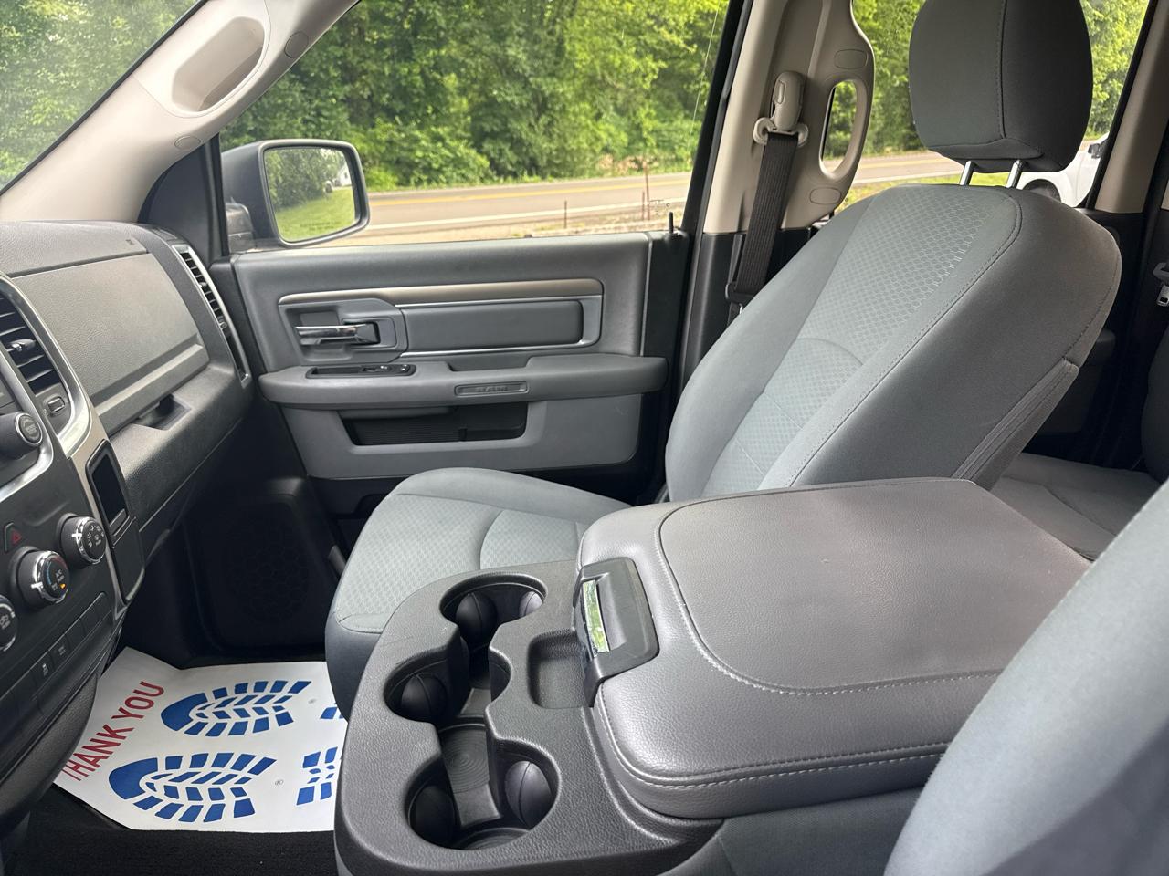 RAM 1500 SLT 4x2 Quad Cab 6'4" Box 2017