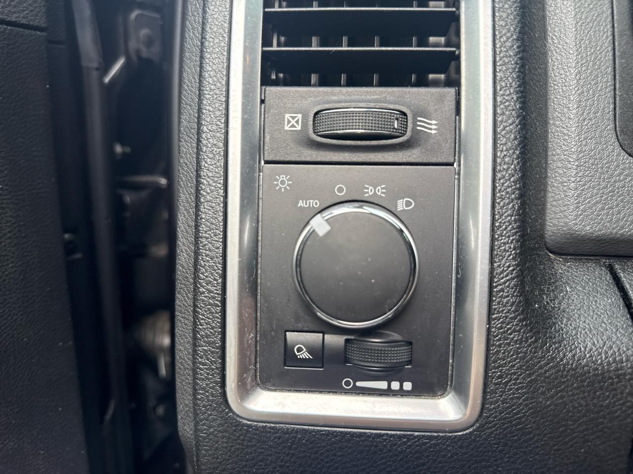 RAM 1500 SLT 4x2 Quad Cab 6'4" Box 2017