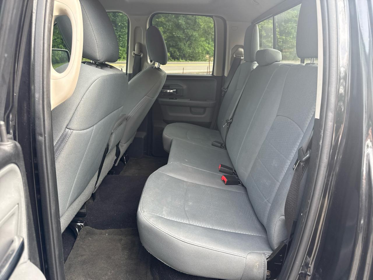 RAM 1500 SLT 4x2 Quad Cab 6'4" Box 2017