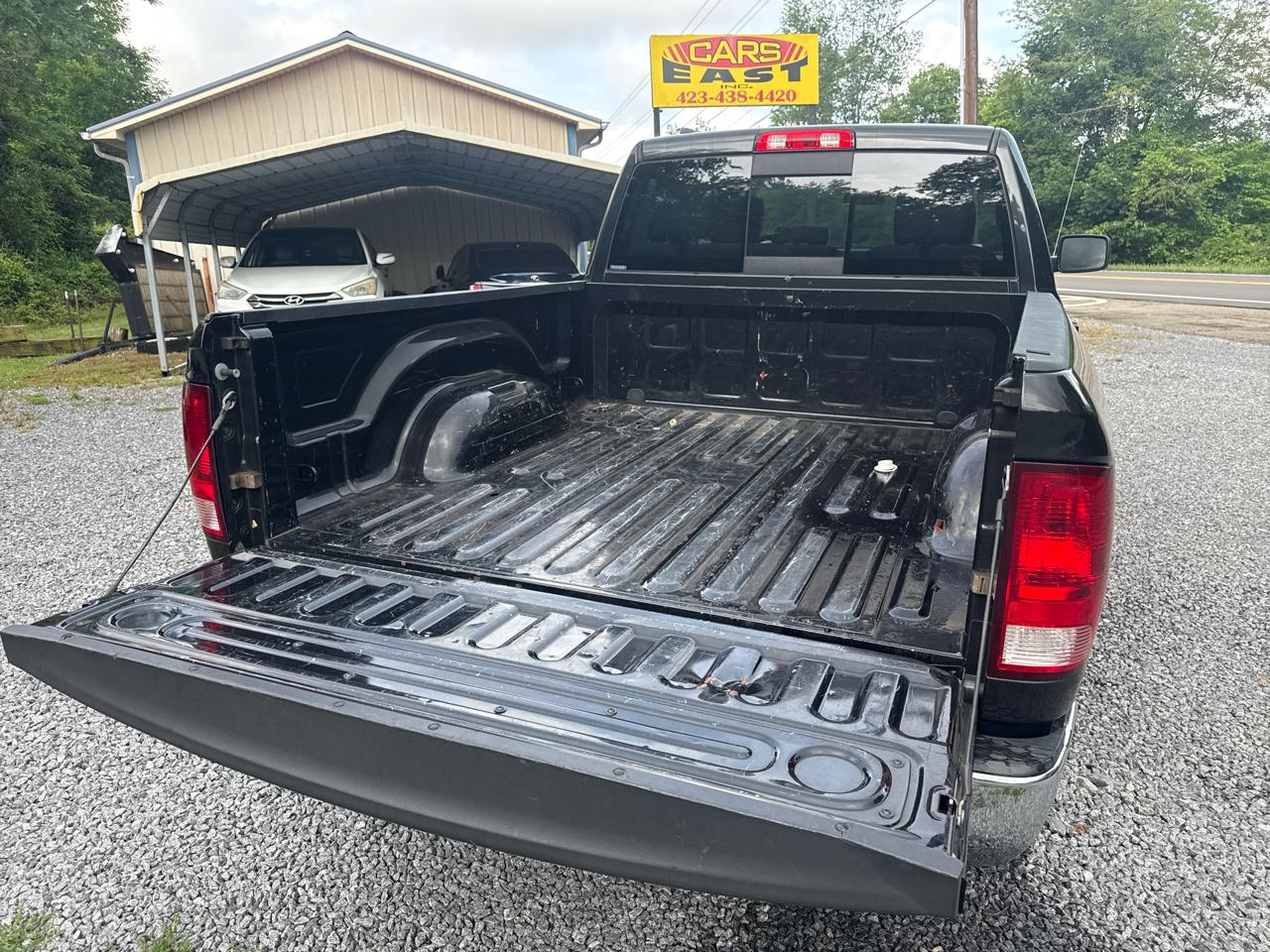 RAM 1500 SLT 4x2 Quad Cab 6'4" Box 2017