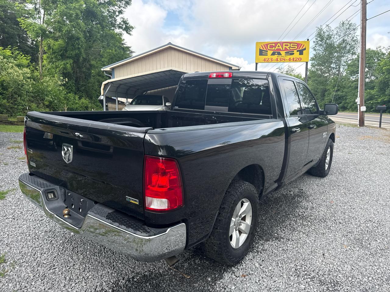 RAM 1500 SLT 4x2 Quad Cab 6'4" Box 2017