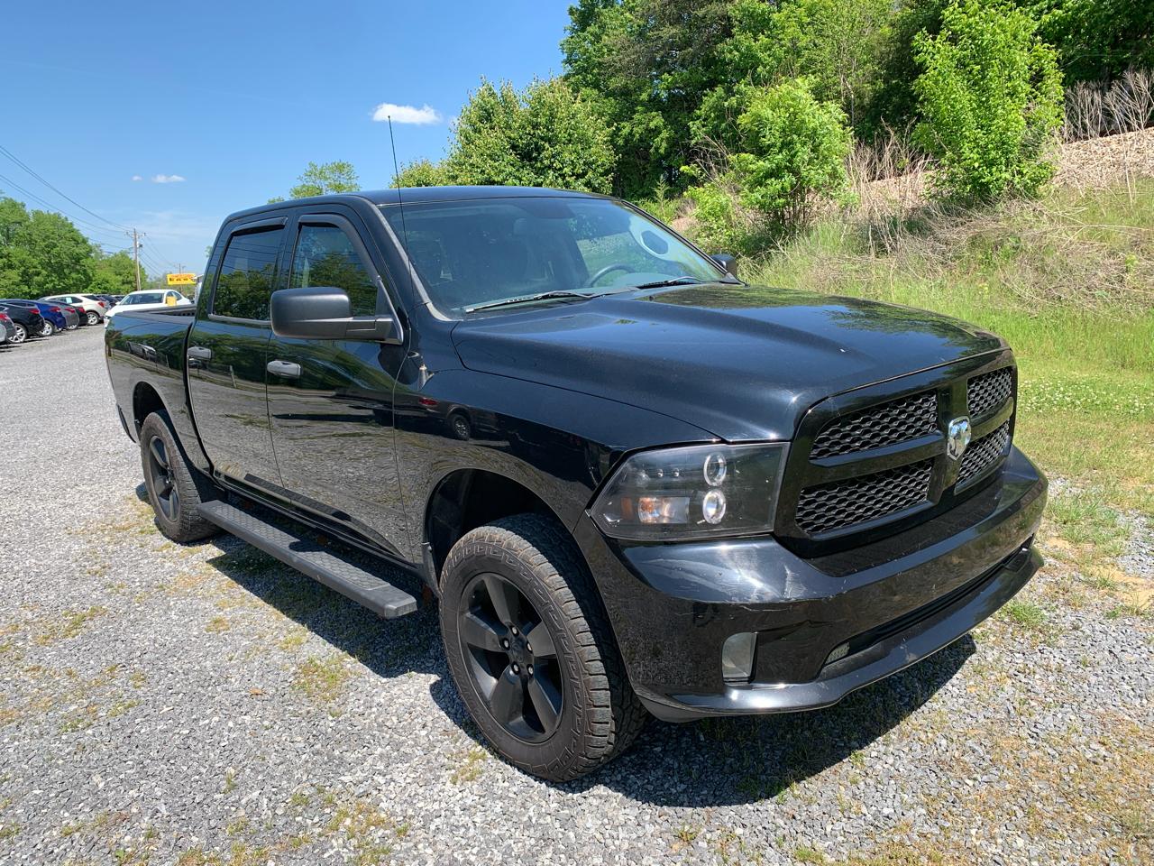 RAM 1500 4WD Crew Cab 140.5" Express 2015