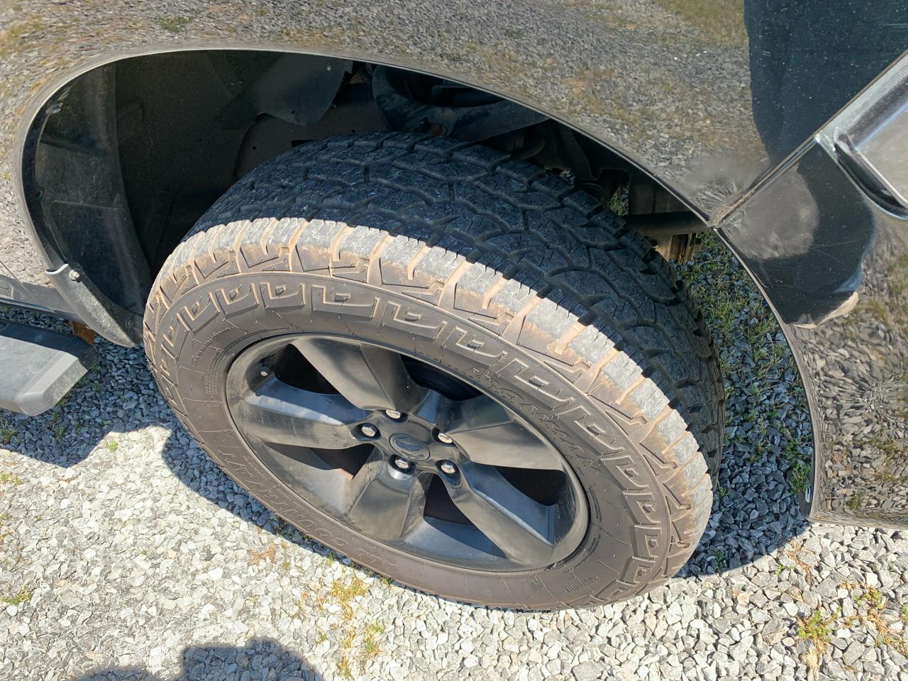 RAM 1500 4WD Crew Cab 140.5" Express 2015