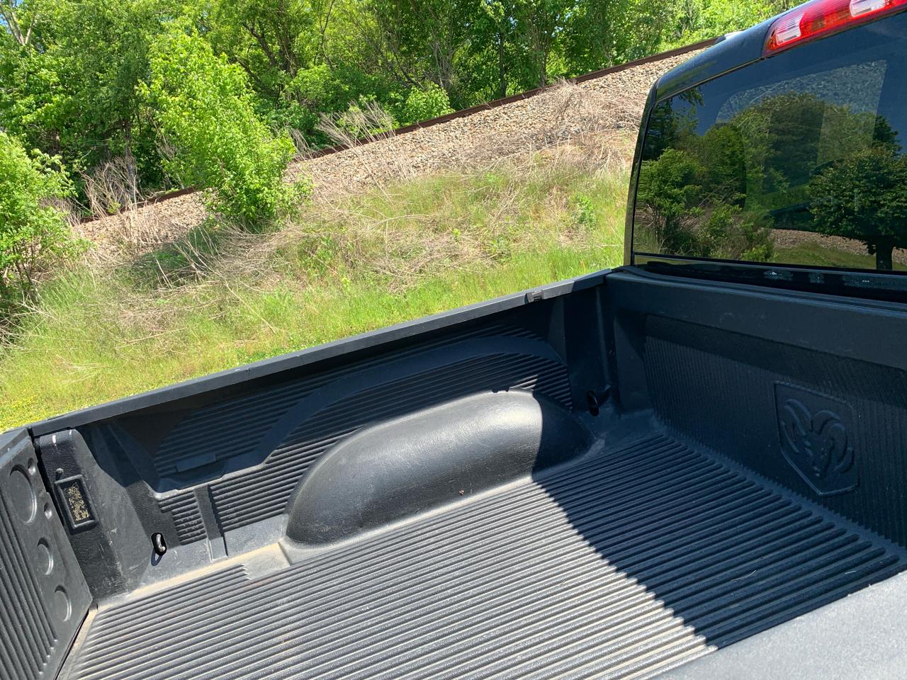 RAM 1500 4WD Crew Cab 140.5" Express 2015