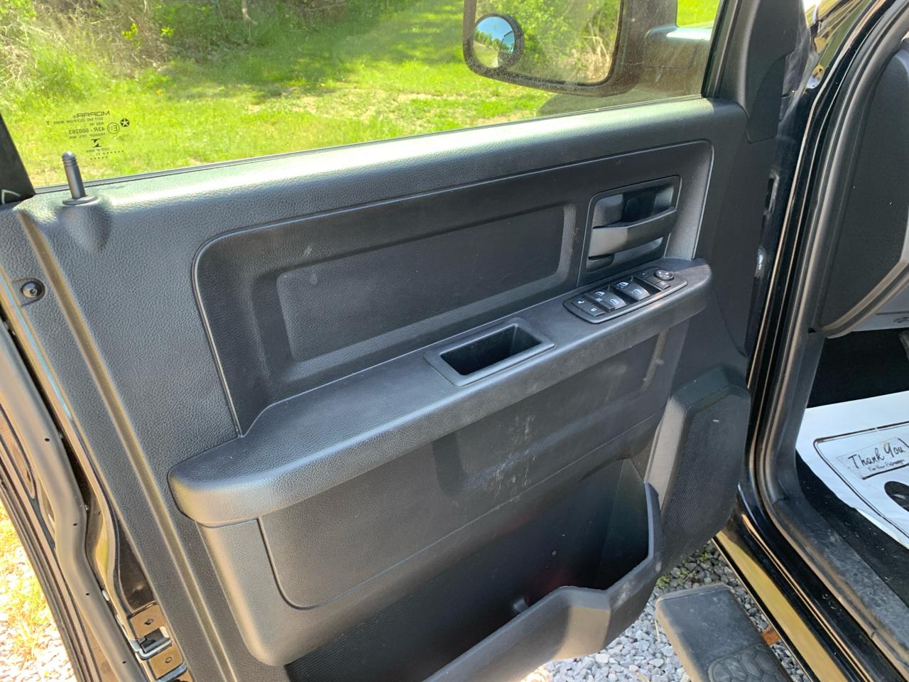 RAM 1500 4WD Crew Cab 140.5" Express 2015