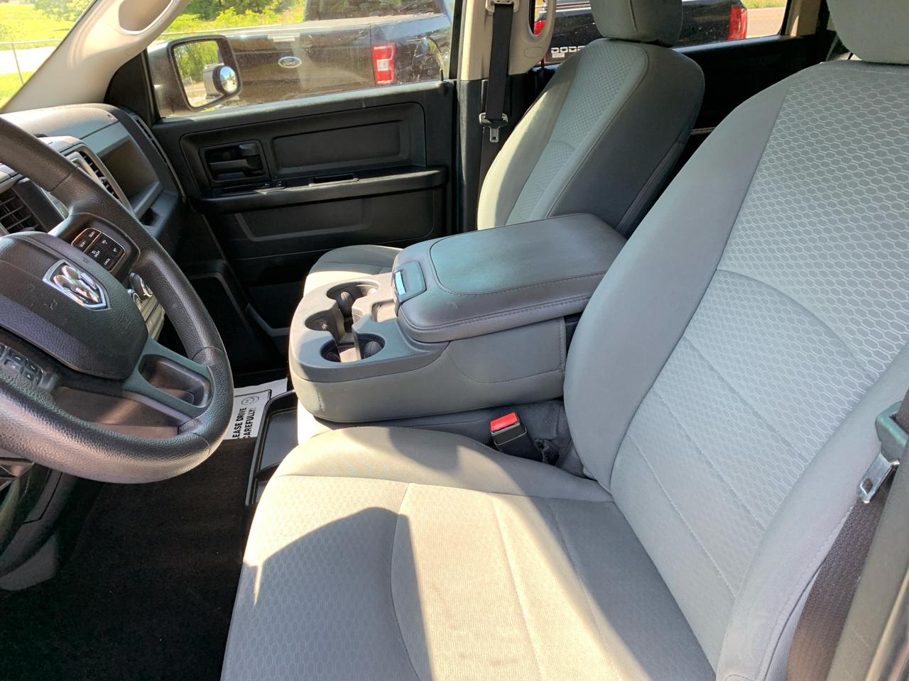 RAM 1500 4WD Crew Cab 140.5" Express 2015