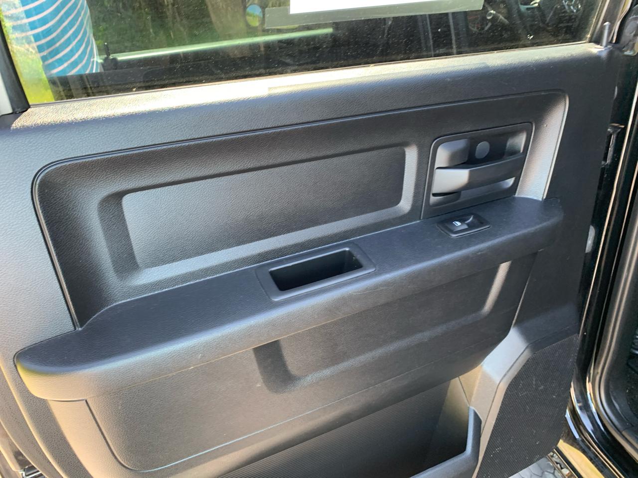 RAM 1500 4WD Crew Cab 140.5" Express 2015