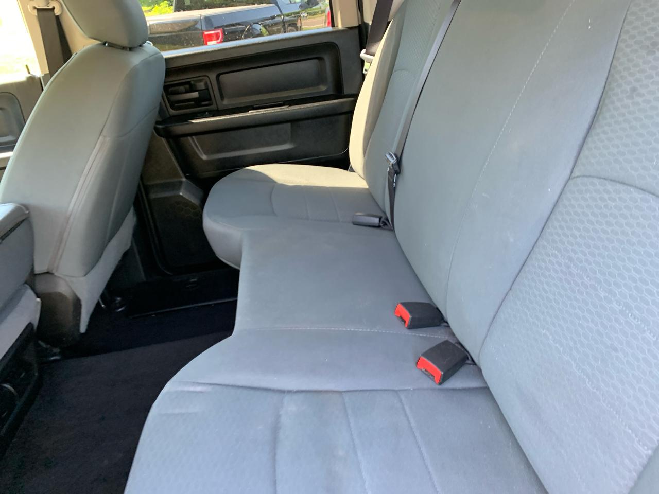 RAM 1500 4WD Crew Cab 140.5" Express 2015