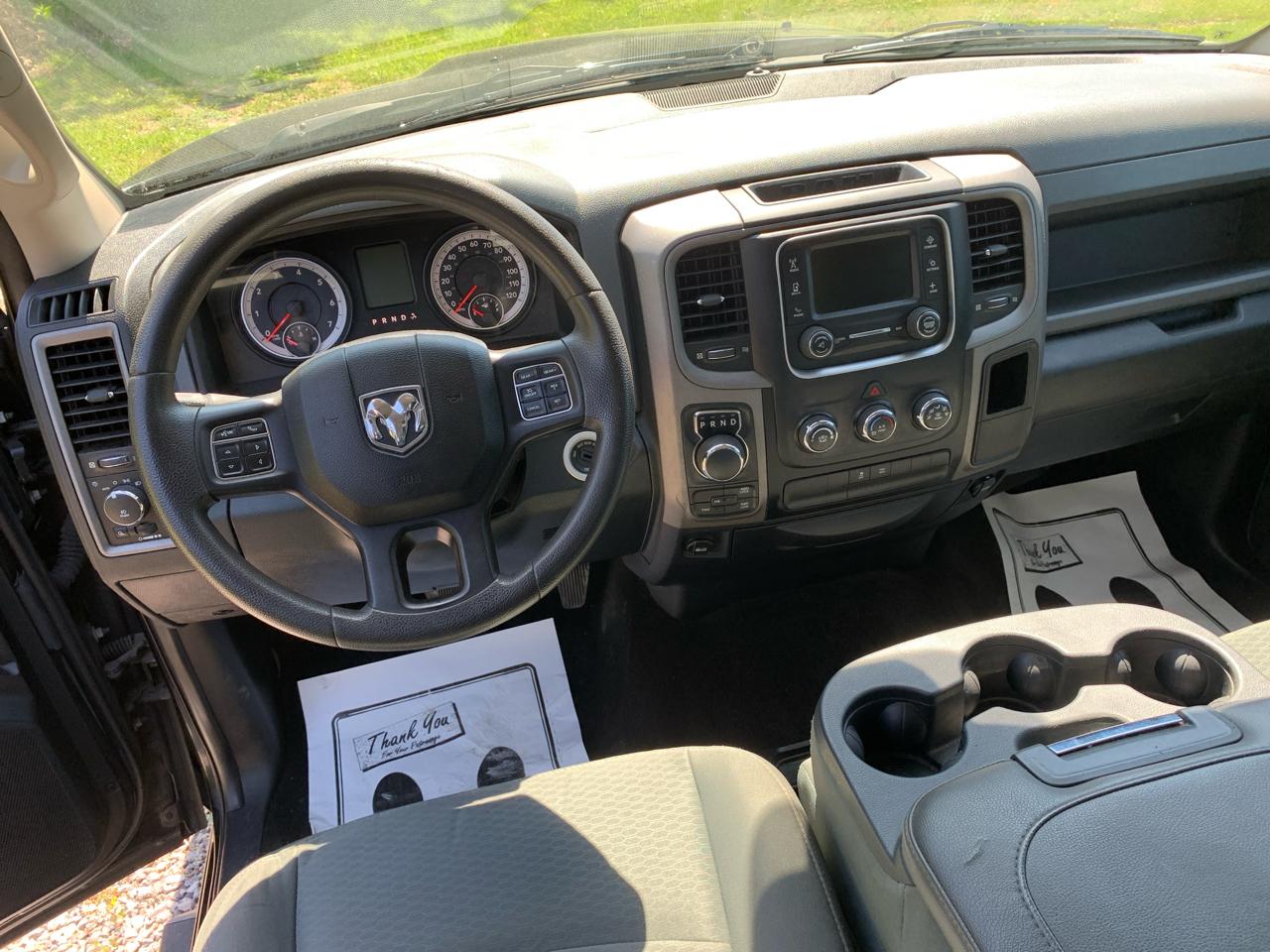 RAM 1500 4WD Crew Cab 140.5" Express 2015