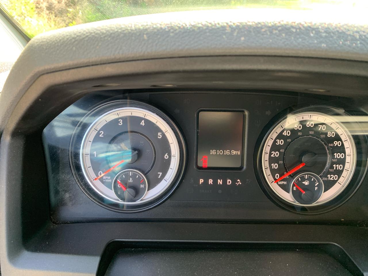 RAM 1500 4WD Crew Cab 140.5" Express 2015