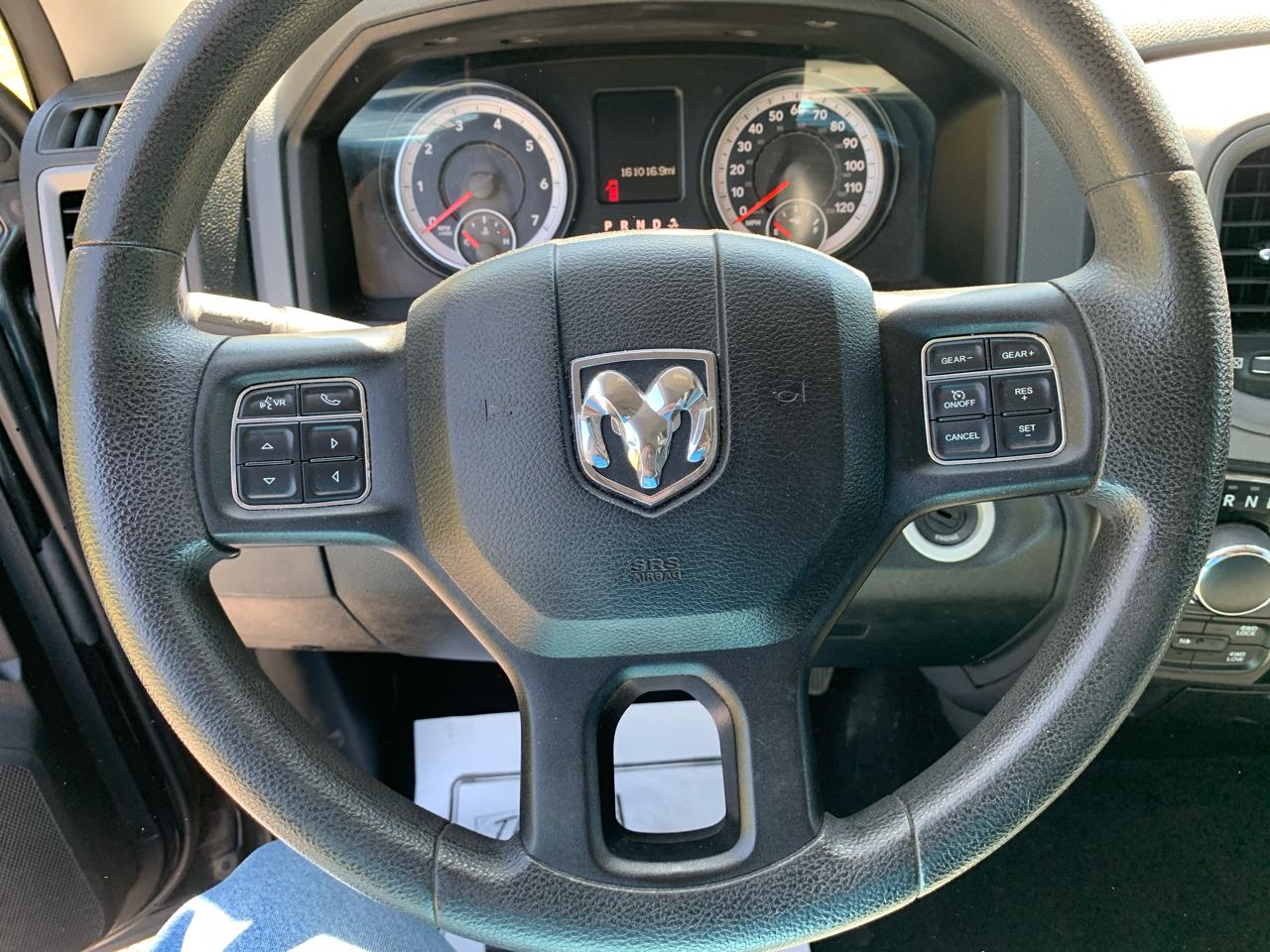 RAM 1500 4WD Crew Cab 140.5" Express 2015